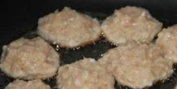 куриные котлеты в томатном соусе