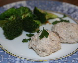Паровые котлетки из индейки с брокколи