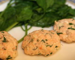 Паровые рыбные котлетки со шпинатом