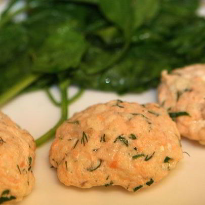 Паровые рыбные котлетки со шпинатом