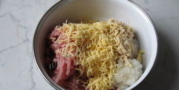 рыбные котлеты с сыром и грибами