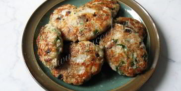 рыбные котлеты с сыром и грибами