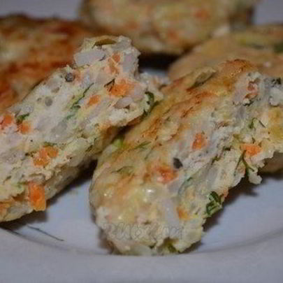Сочные куриные котлетки с рисом и овощами
