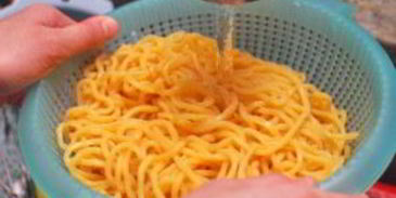 лапша с мясом и брокколи