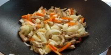 лапша с подливой