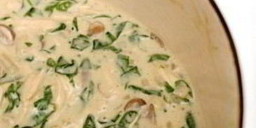 лазанья с курицей, грибами и шпинатом