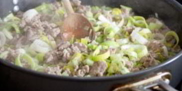 лазанья с курицей и овощами