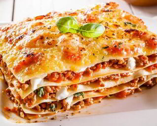 Лазанья с помидорами и говяжьим фаршем