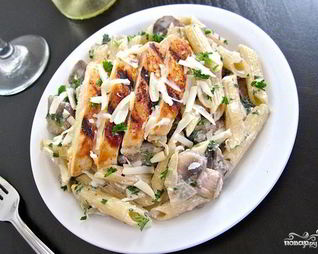Макароны с грибами и курицей