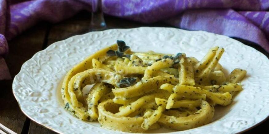 Рецепт макарон с кальмарами в сливочном соусе