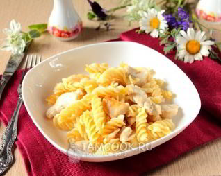 Макароны с курицей в мультиварке