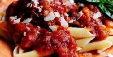 паста пенне с курицей и соусом маринара