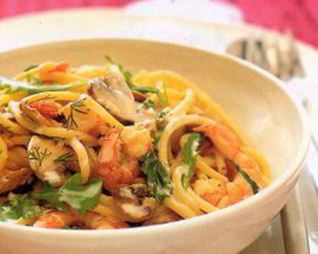 Паста с креветками и шампиньонами в сливочно-горчичном соусе