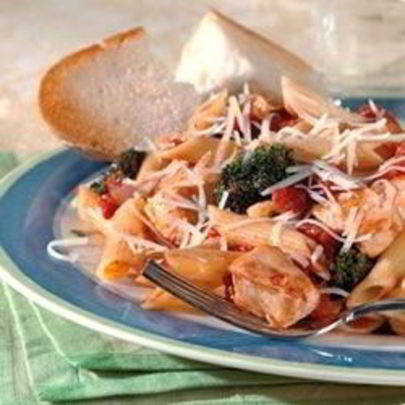 Паста с курицей и брокколи