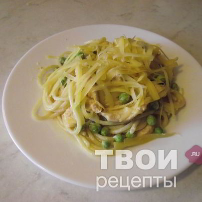 Паста с курицей и зеленым горошком