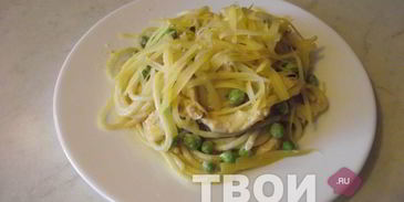 паста с курицей и зеленым горошком