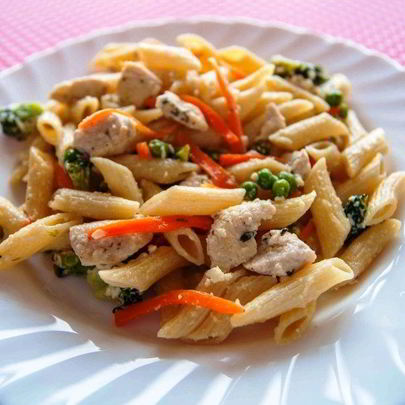 Паста с курицей в сливочном соусе