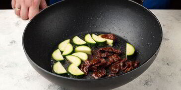 паста с овощами и тунцом