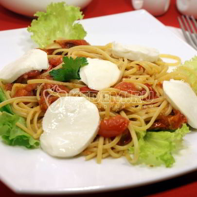 Паста с помидорами черри