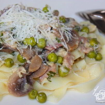 Паста с шампиньонами и вареной ветчиной