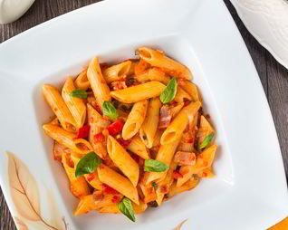 Паста с соусом из печеного сладкого перца