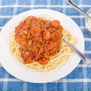Рецепт Спагетти болонез с колбасой и грибами