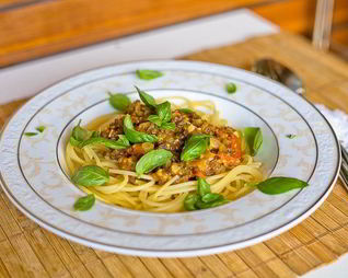 Спагетти болоньезе с соевым фаршем