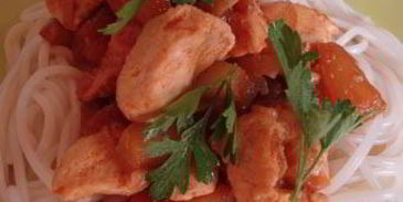 спагетти с курицей и ананасами