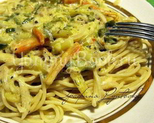 Спагетти с овощами в сливочном соусе