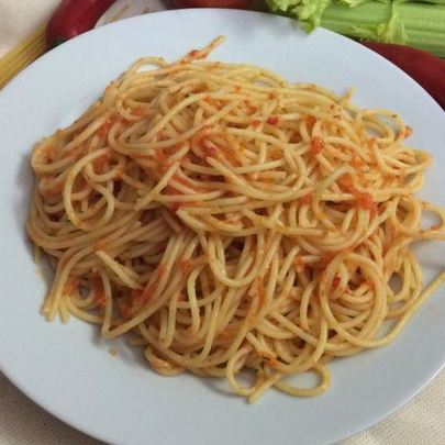 Спагетти с соусом из запеченного перца