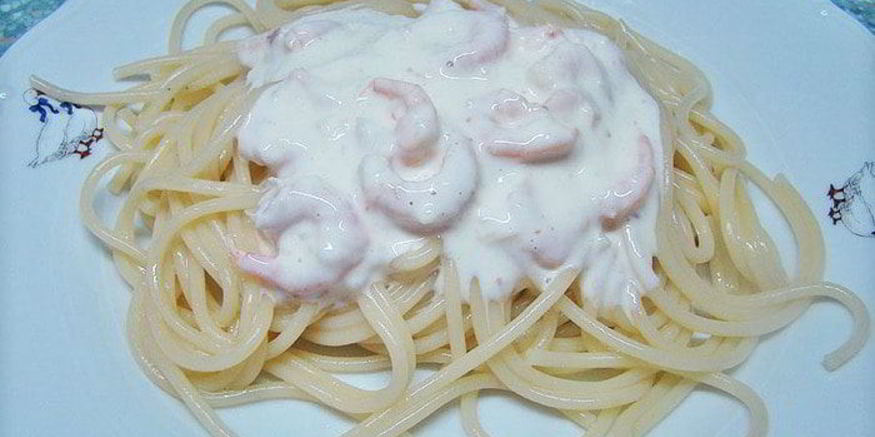 Рецепт спагетти с сырно-сливочным соусом и креветками