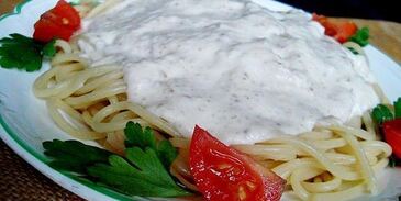 спагетти в сырно-сливочном соусе с грецким орехом