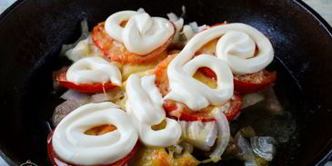 мясо по-французски из свинины с помидорами