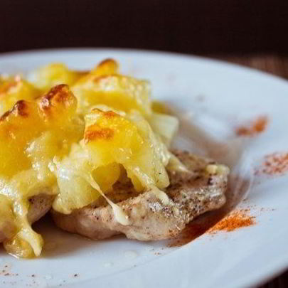 Мясо по-французски с ананасом