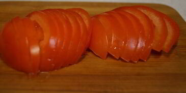 мясо по-французски с грибами и помидорами