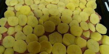 мясо по-французски с грибами и помидорами