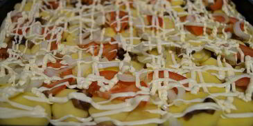 мясо по-французски с грибами и помидорами