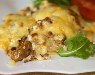 Мясо по-французски с картошкой и грибами