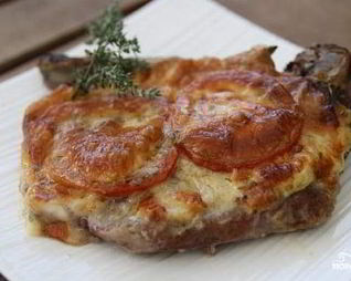 Мясо по-французски с помидорами и сыром