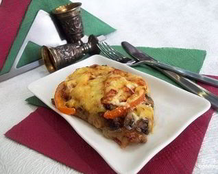 Мясо по-французски с шампиньонами