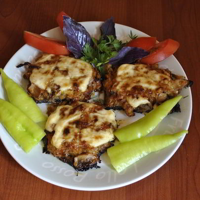 Мясо по-французски со свининой и грибами