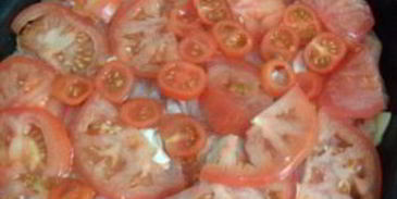 свинина по-французски с помидорами и картошкой