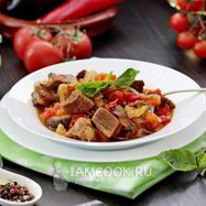 Рецепт Говядины тушеной с помидорами, луком и болгарским перцем