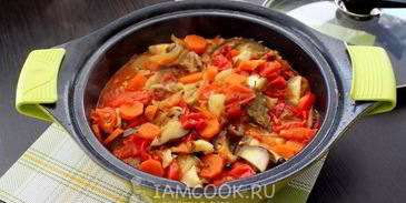 говядина тушеная с помидорами, луком и болгарским перцем