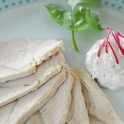 Холодная свинина с заправкой из редиса