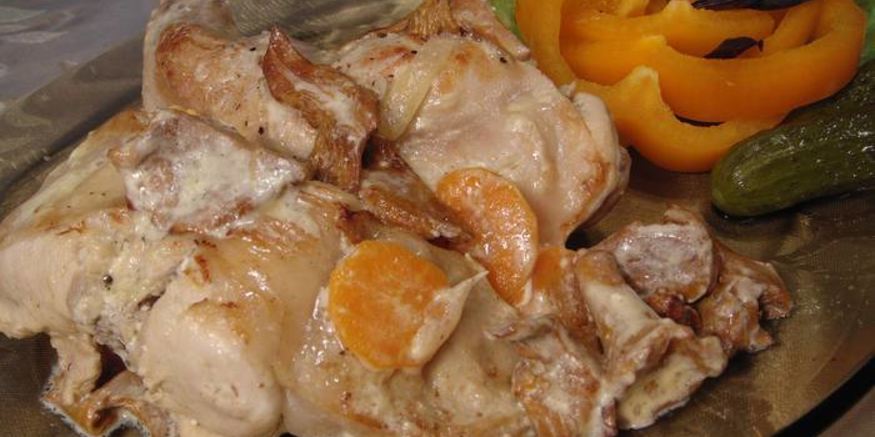 Рецепт кролика в сметанной подливе с лисичками