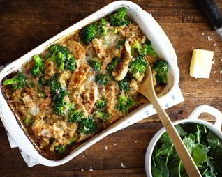 Куриное филе с брокколи под соусом в духовке