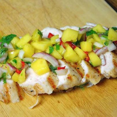 Куриное филе с сальсой из манго