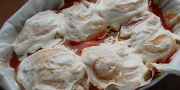 куриные бедрышки с сыром, запеченные в овощном соке