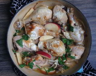 Куриные ножки с яблоками
